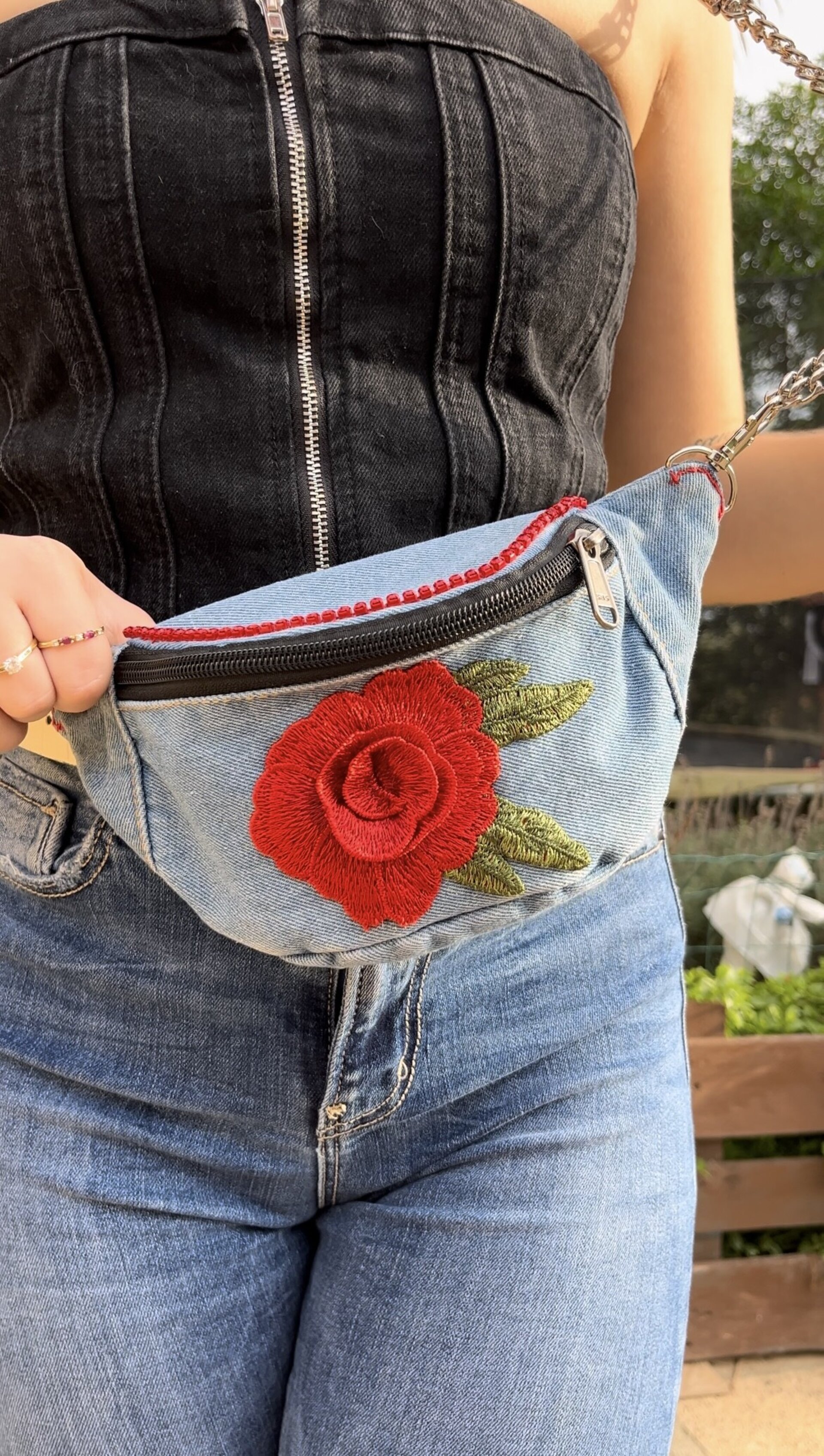 Riñonera vaquera Mini Rosas Rojas - 5